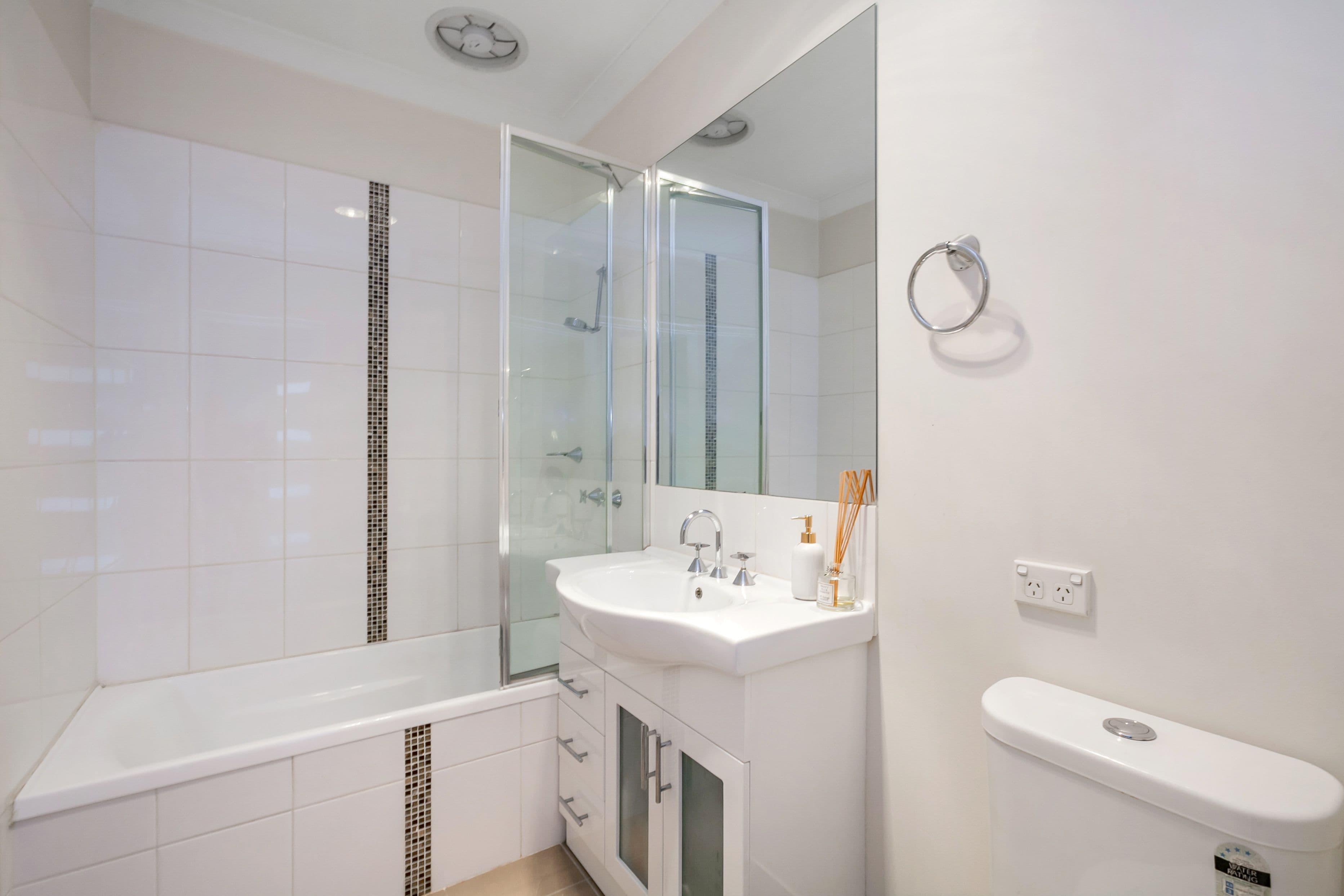 33 Ashley Street, Reservoir VIC 3073, Reservoir - Thumbnail 5