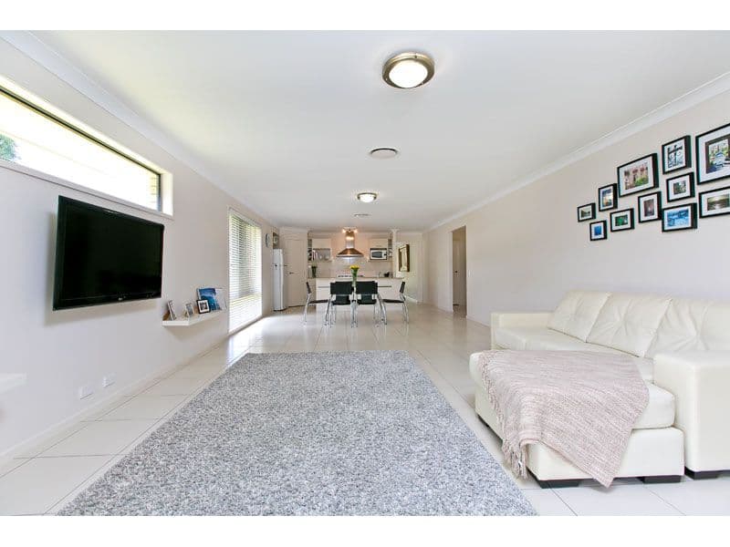 25 Stradbroke Street, REDLAND BAY QLD 4165, Redland Bay - Thumbnail 3