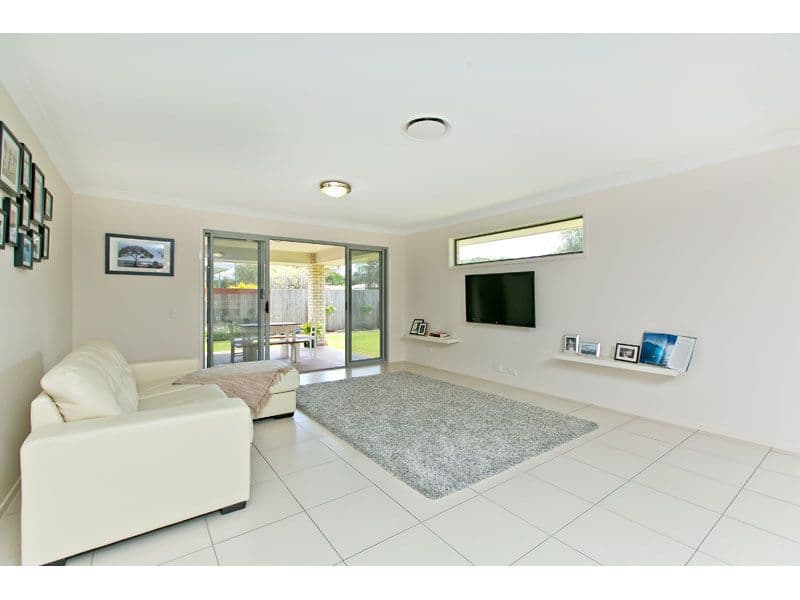 25 Stradbroke Street, REDLAND BAY QLD 4165, Redland Bay - Thumbnail 4