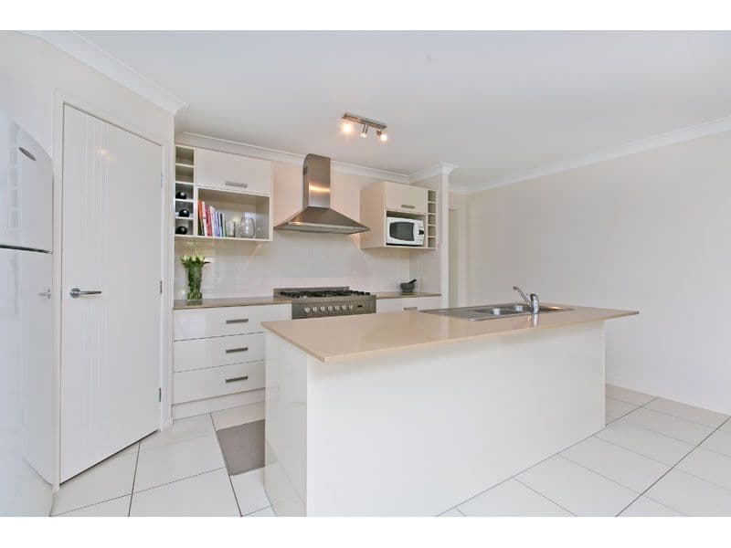 25 Stradbroke Street, REDLAND BAY QLD 4165, Redland Bay - Thumbnail 6