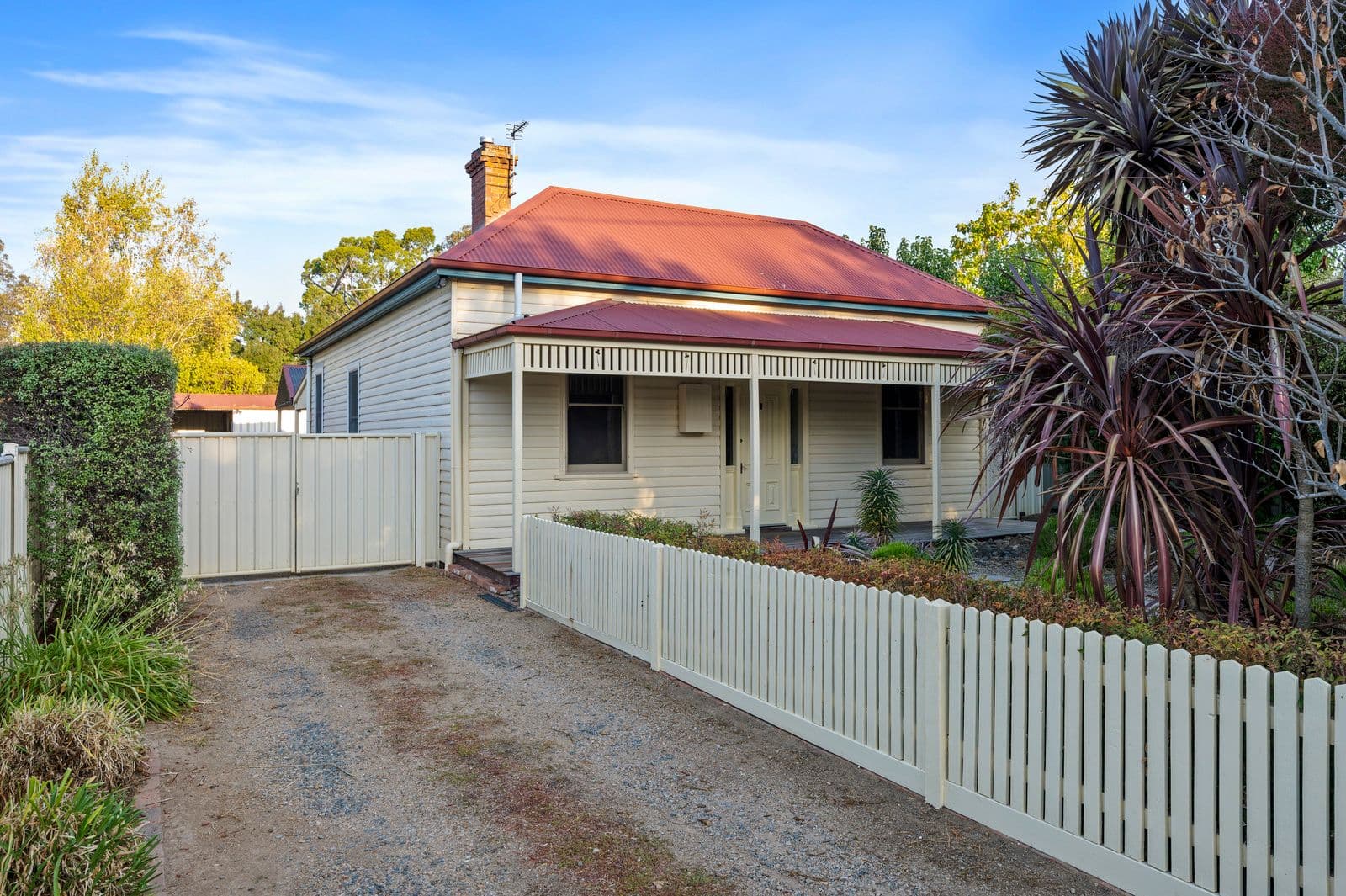 14 The Parade, Mansfield VIC 3722, Mansfield - Thumbnail 2