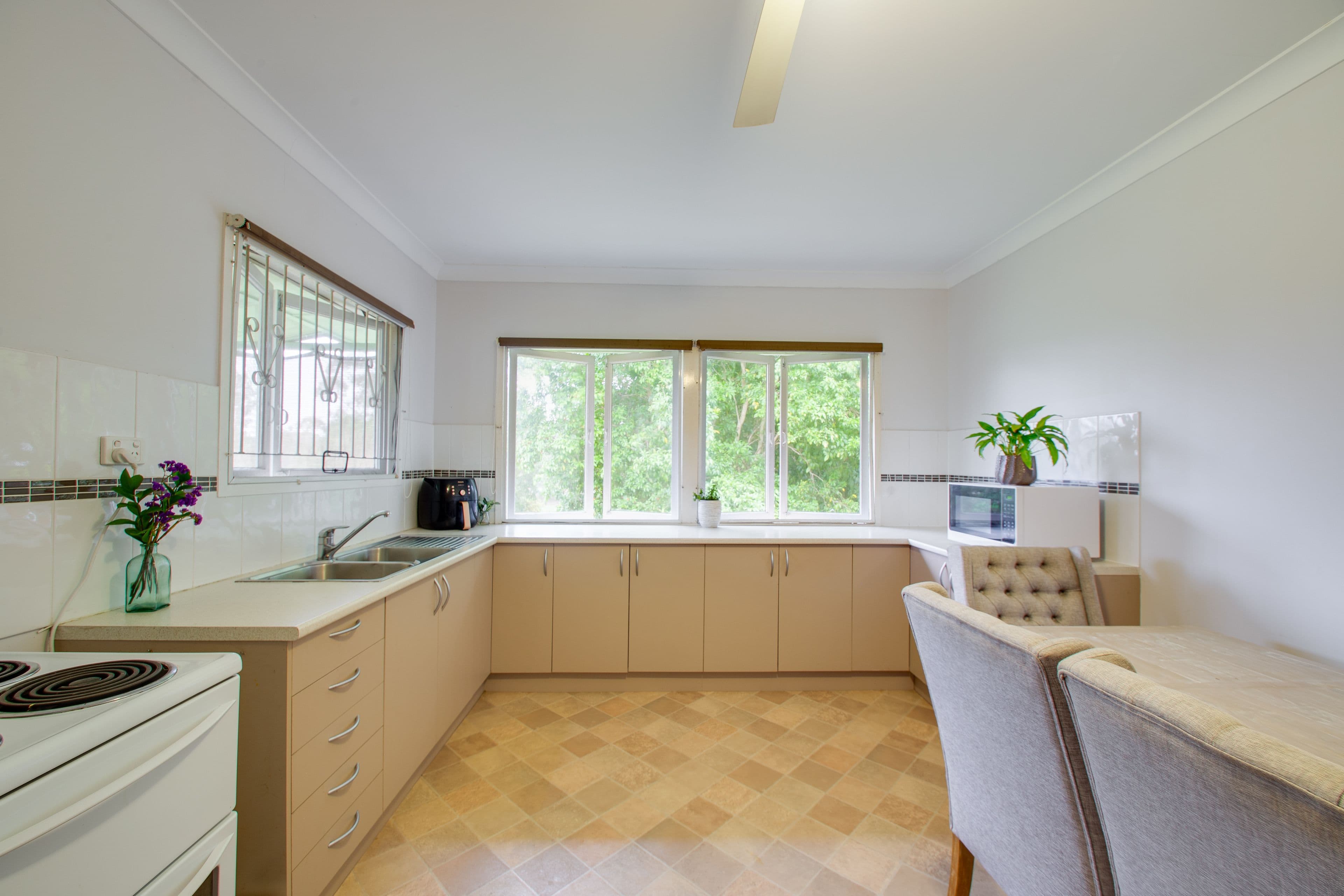 10 Gledson Street, North Booval QLD 4304, North Booval - Thumbnail 8