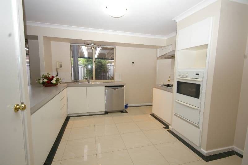 4 Kareena Place, BALLAJURA WA 6066, Ballajura - Thumbnail 2