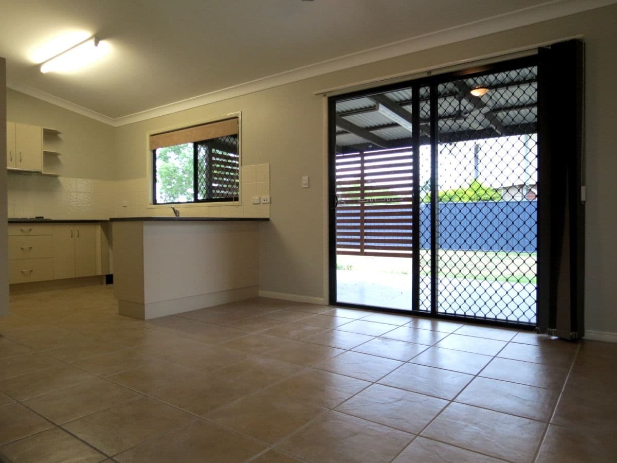 47 Park Avenue, Emerald QLD 4720, Emerald - Thumbnail 5