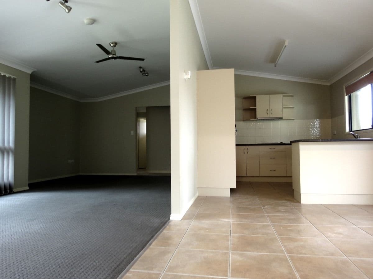 47 Park Avenue, Emerald QLD 4720, Emerald - Thumbnail 6
