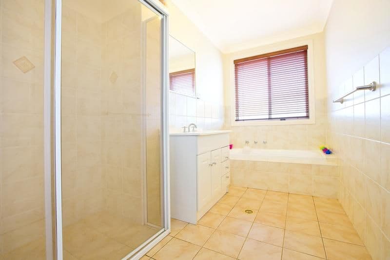 8 Swansea Place, WEST HOXTON NSW 2171, West Hoxton - Thumbnail 8