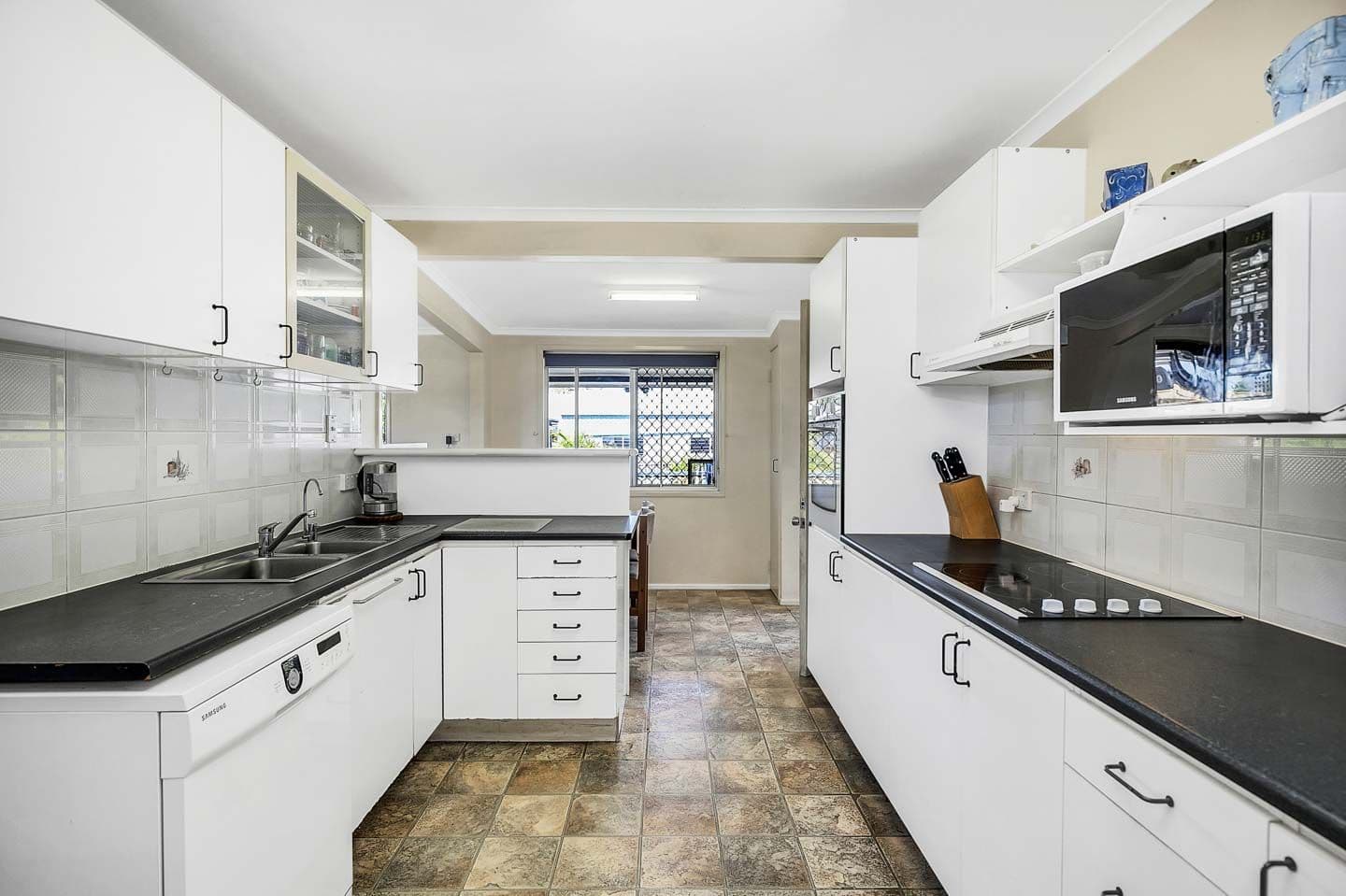 106 Lauren Street, Urangan QLD 4655, Urangan - Thumbnail 3
