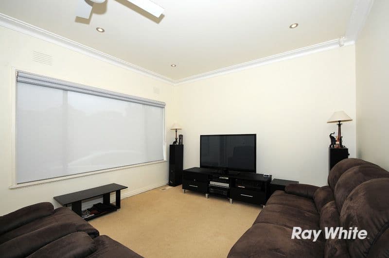 9 Damian Court, CRANBOURNE VIC 3977, Cranbourne - Thumbnail 2