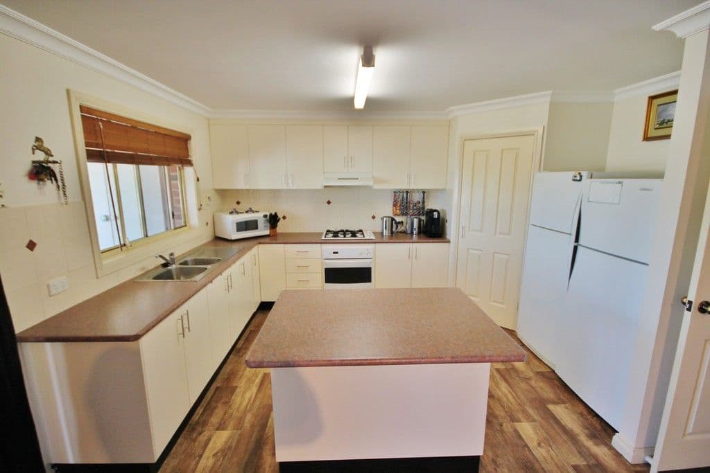 85 Elizabeth Street, Young NSW 2594, Young - Thumbnail 2