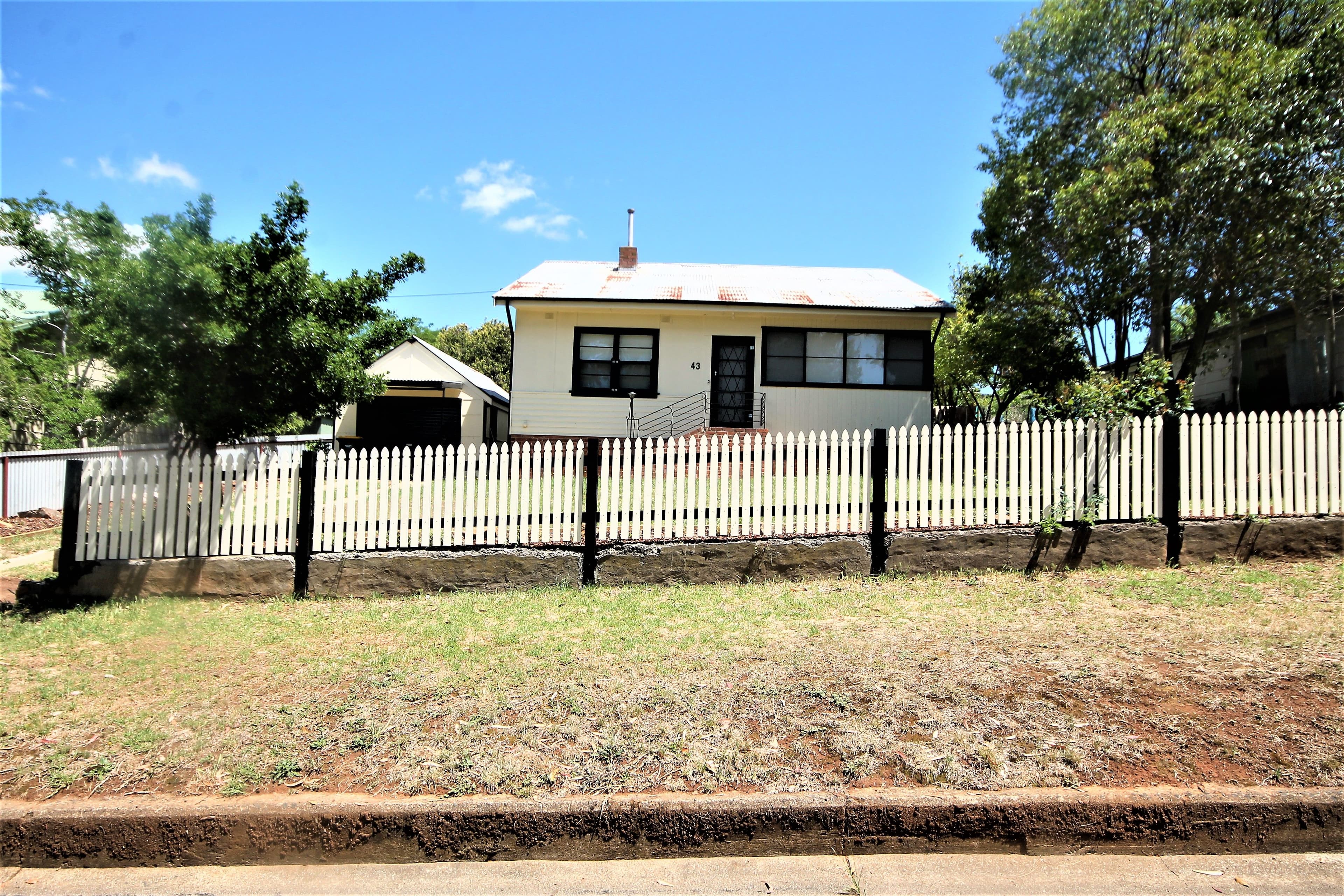 43 Yass Street, Young - Image 1