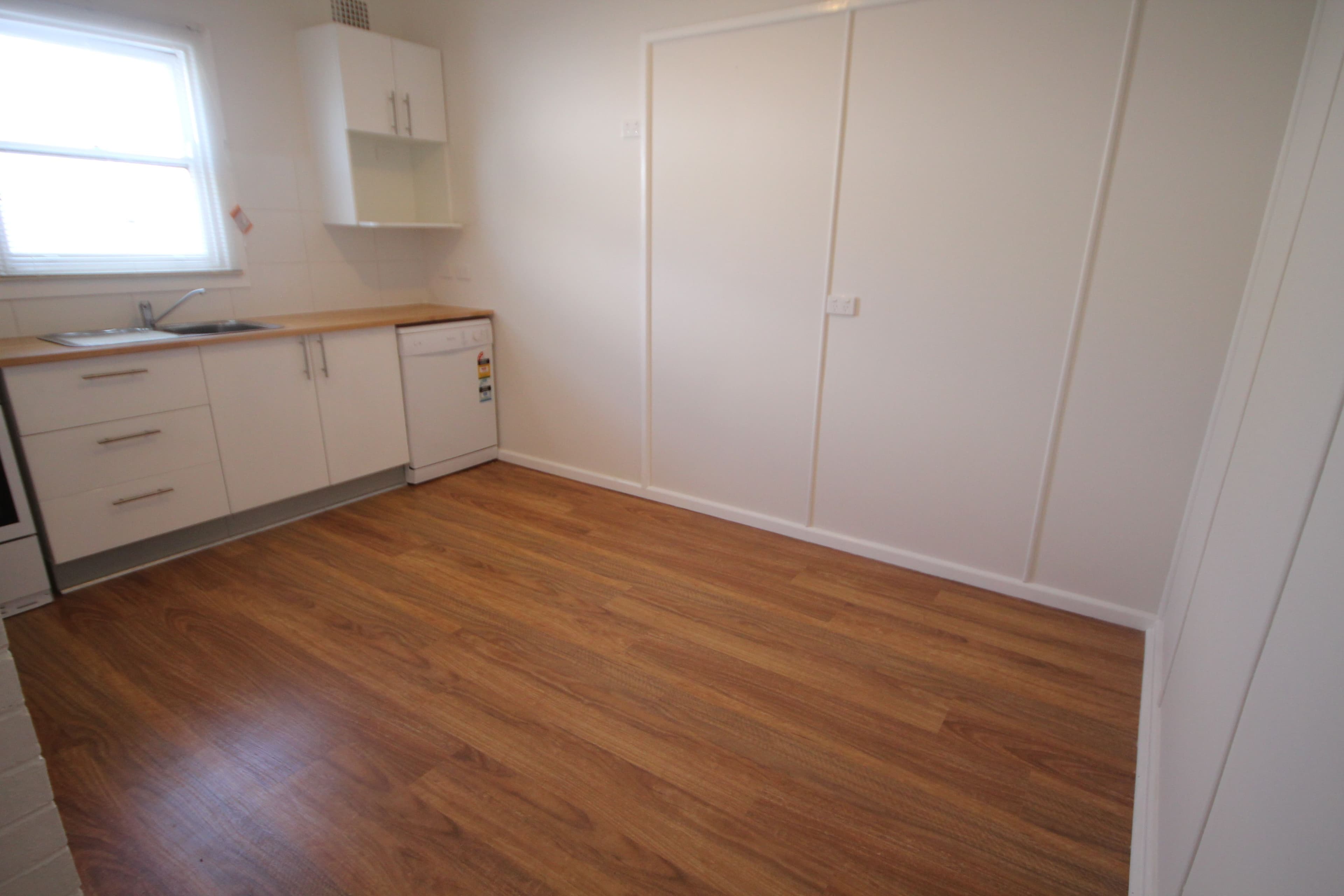 43 Yass Street, Young - Thumbnail 2