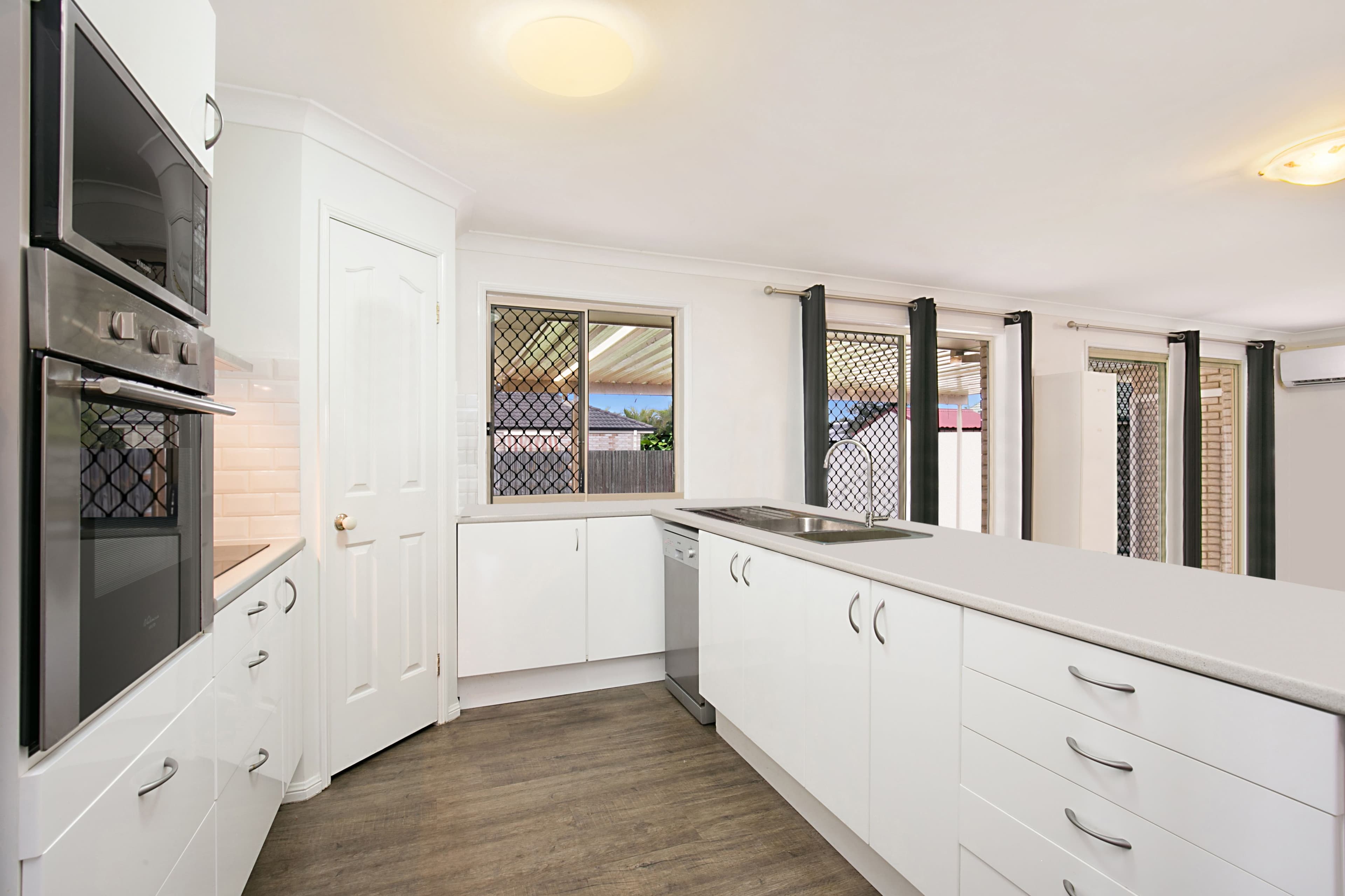 6 Dunne Court, Meadowbrook QLD 4131, Meadowbrook - Thumbnail 2