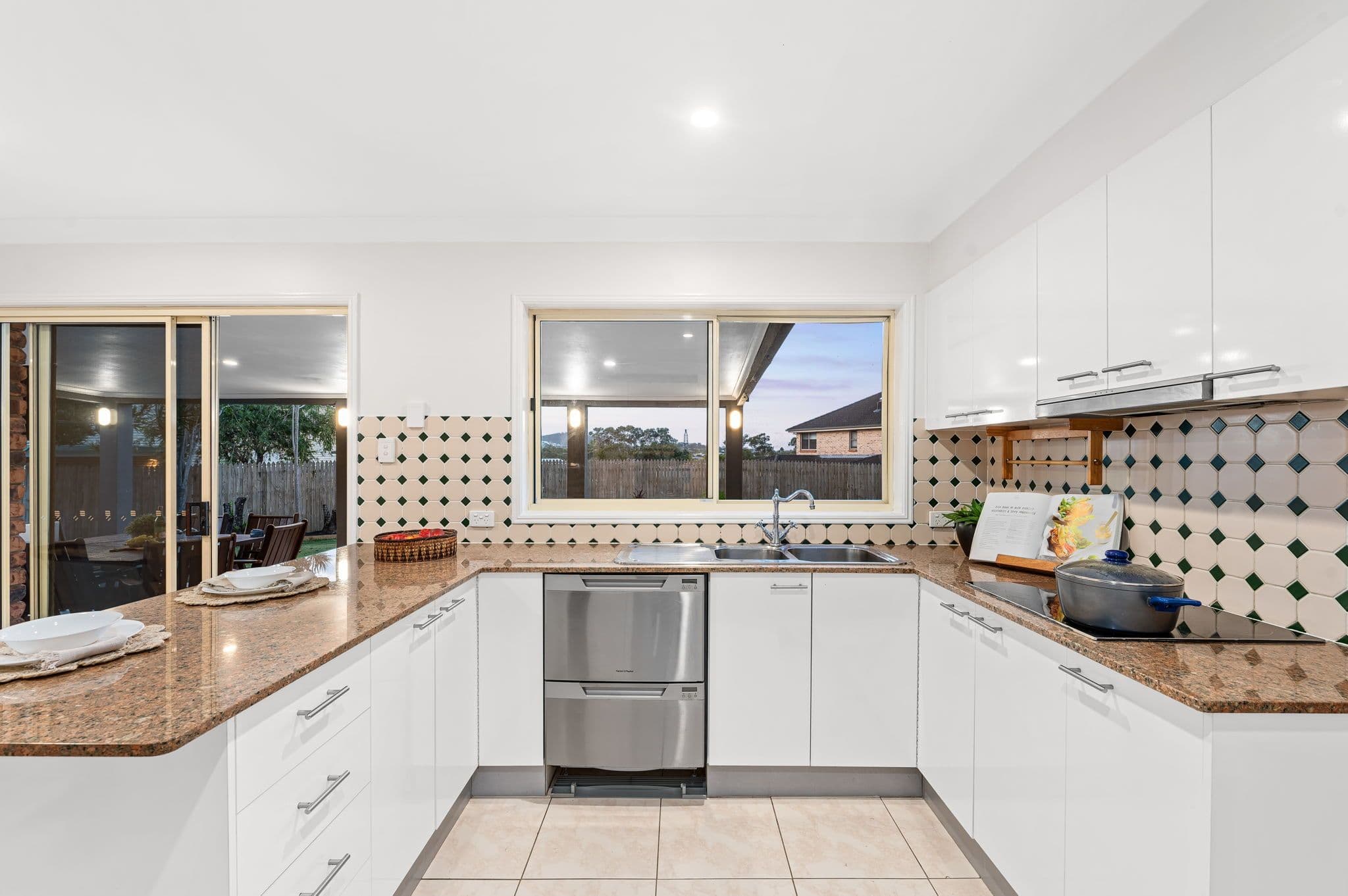 65 Blue Grass Crescent, Eight Mile Plains QLD 4113, Eight Mile Plains - Thumbnail 7