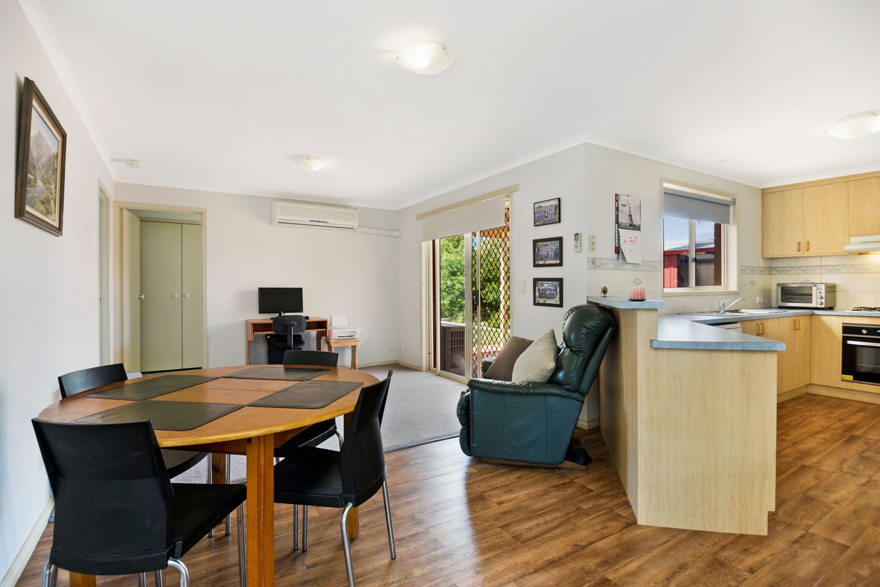 8 Langham Road, Wendouree VIC 3355, Wendouree - Thumbnail 2