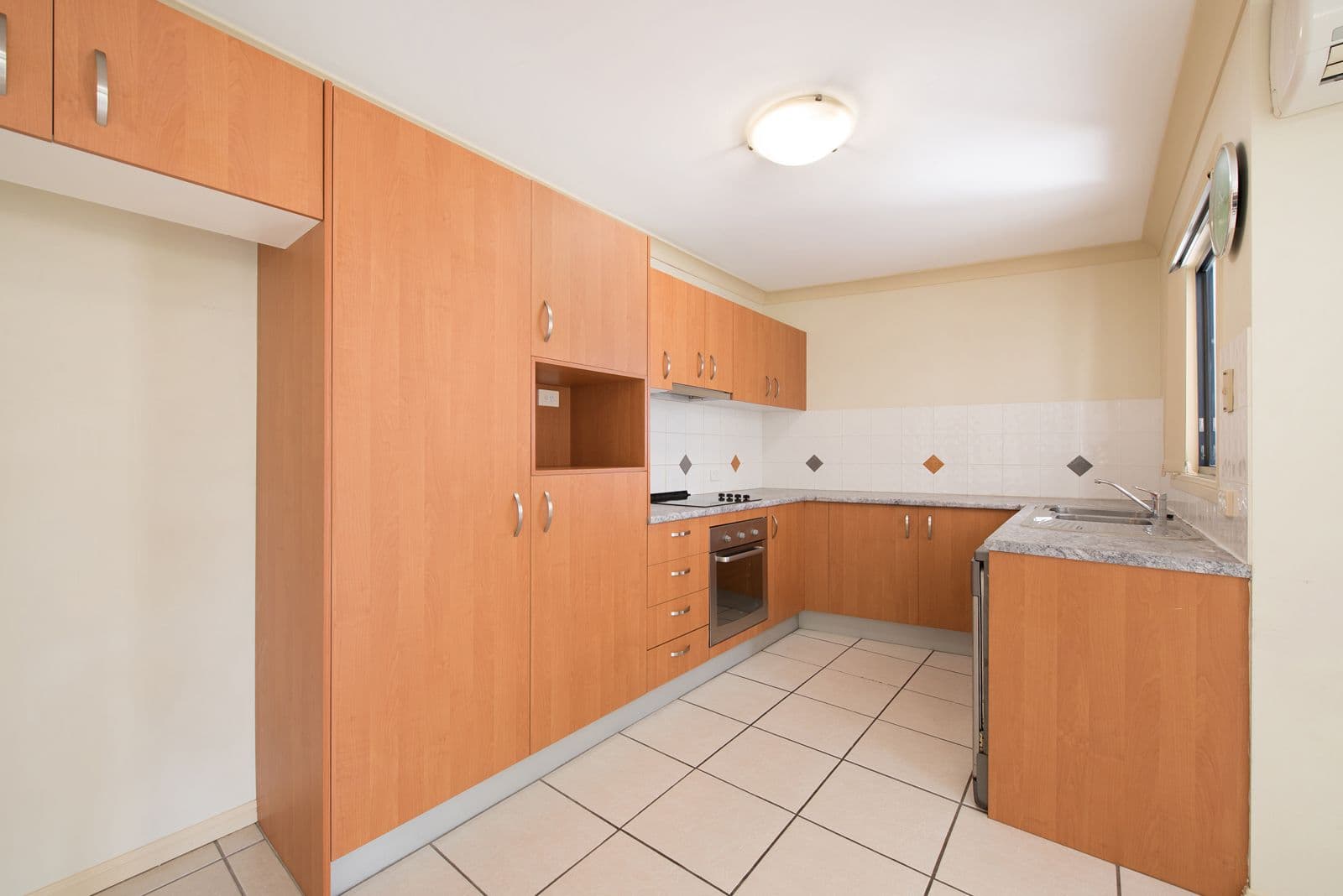 9 Freda Street, Upper Mount Gravatt QLD 4122, Upper Mount Gravatt - Thumbnail 3