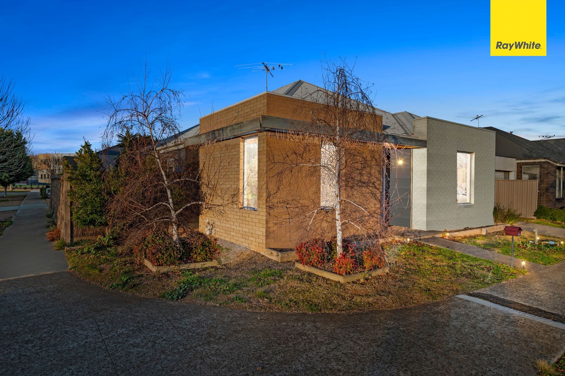 30 Mount Way, Caroline Springs VIC 3023, Caroline Springs - Thumbnail 2