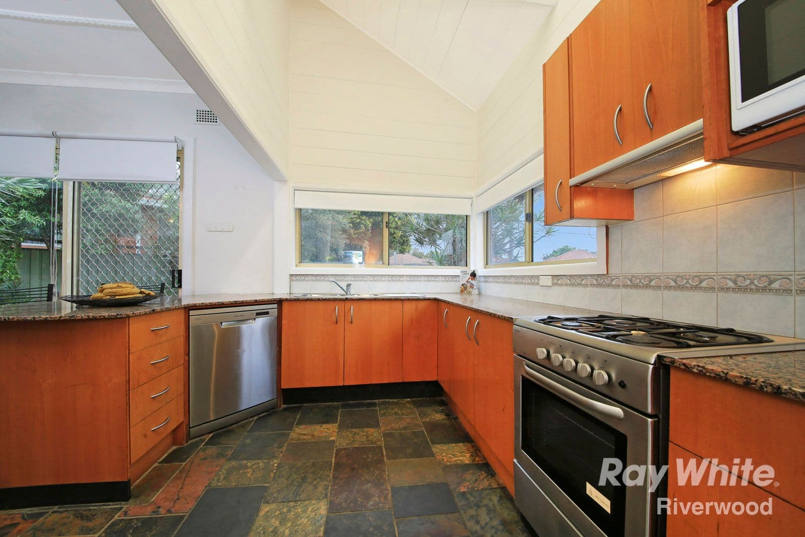 34 Bonds Road, Peakhurst NSW 2210, Peakhurst - Thumbnail 2