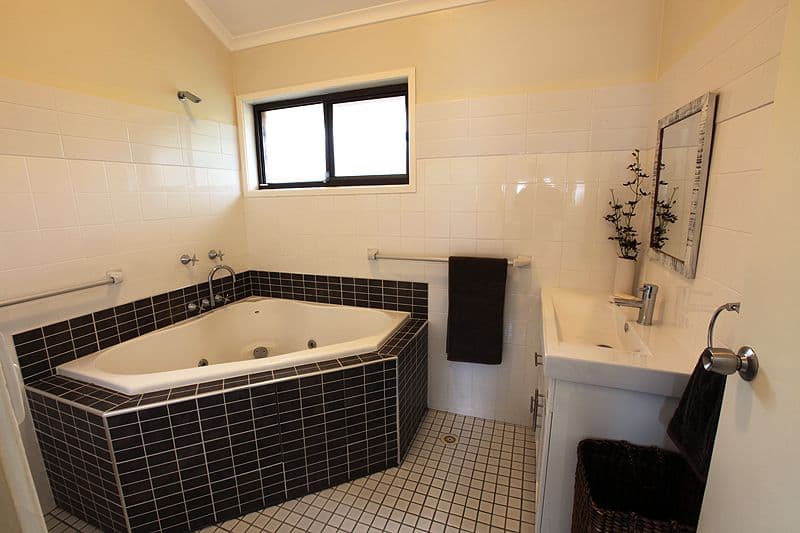 15 Peterborough Avenue, LAKE ILLAWARRA NSW 2528, Lake Illawarra - Thumbnail 6