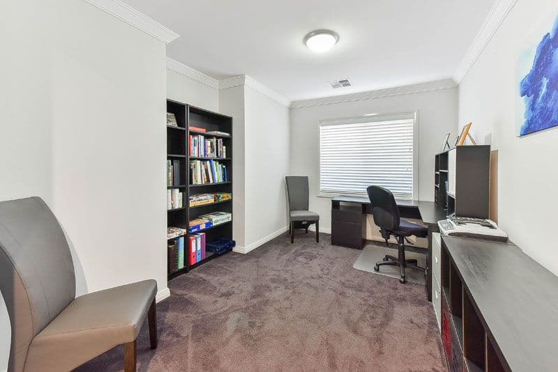 7 Plymouth Boulevard, Spring Farm - Thumbnail 6