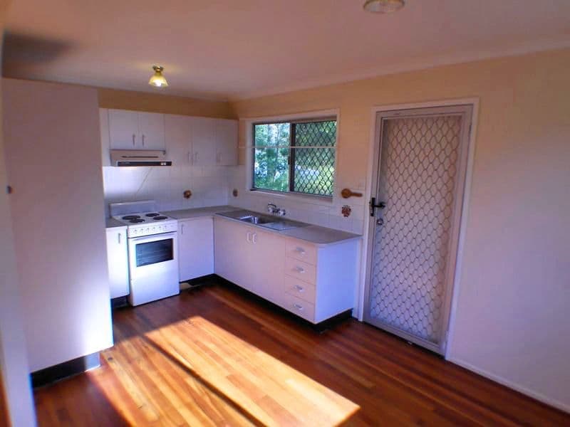 6  Skinner Crescent, SILKSTONE QLD 4304, Silkstone - Thumbnail 2