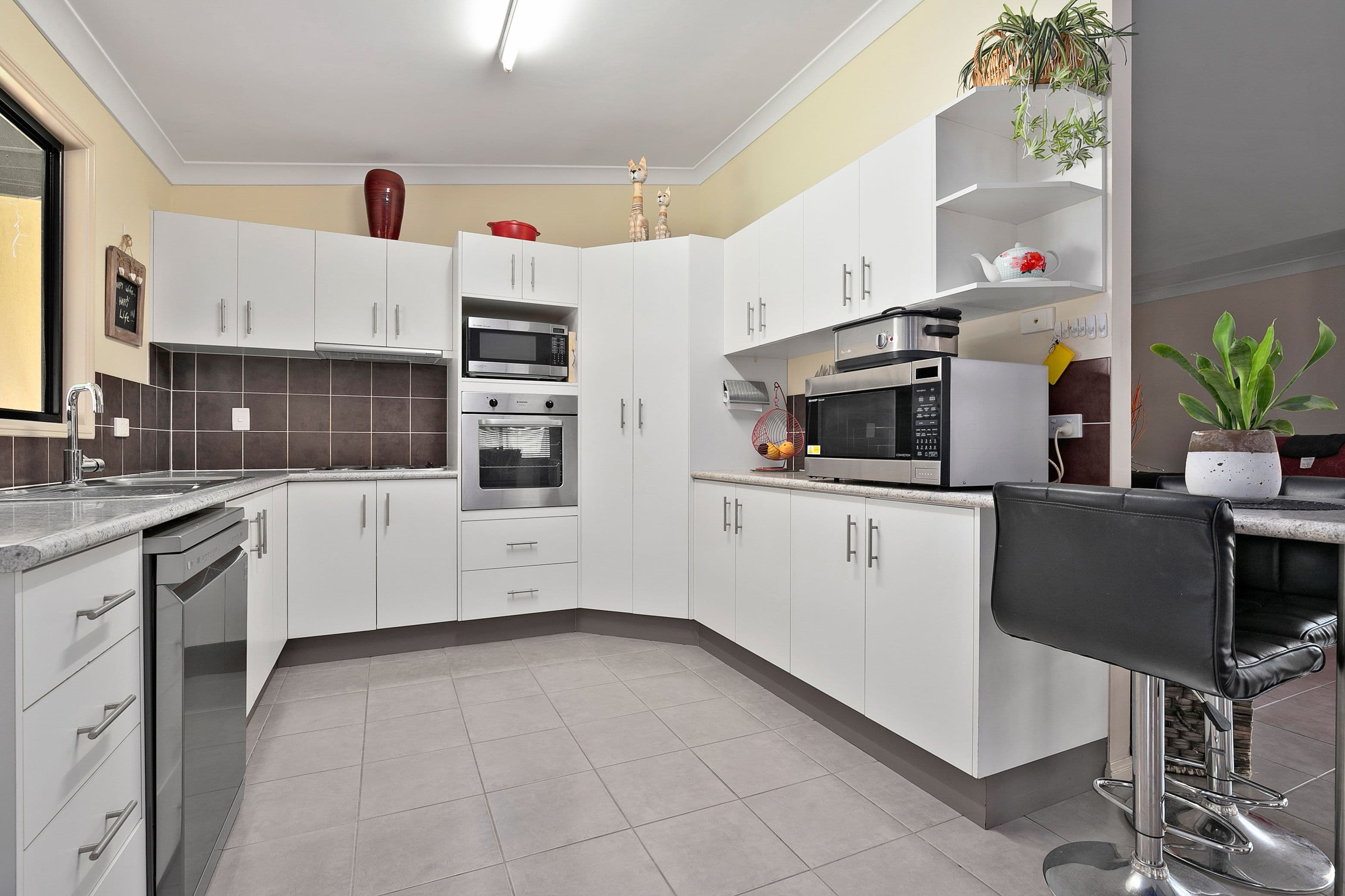 33 Alamein Drive, Emerald QLD 4720, Emerald - Thumbnail 4
