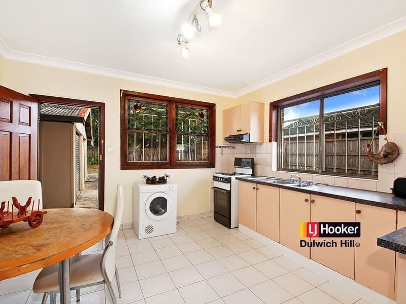 21 Howard Street, Canterbury - Image 1
