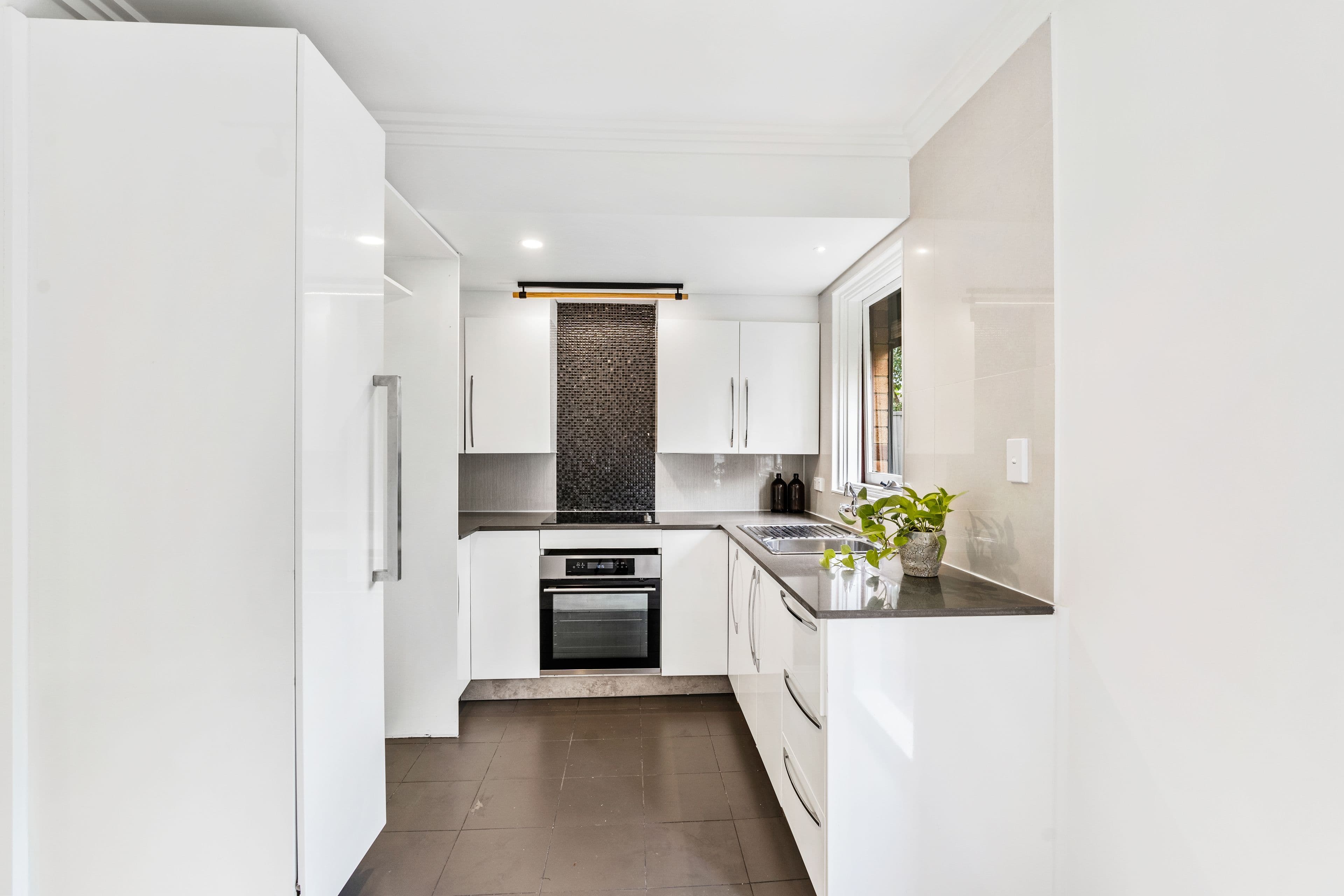 2/11 Warby Street, Campbelltown NSW 2560, Campbelltown - Thumbnail 2