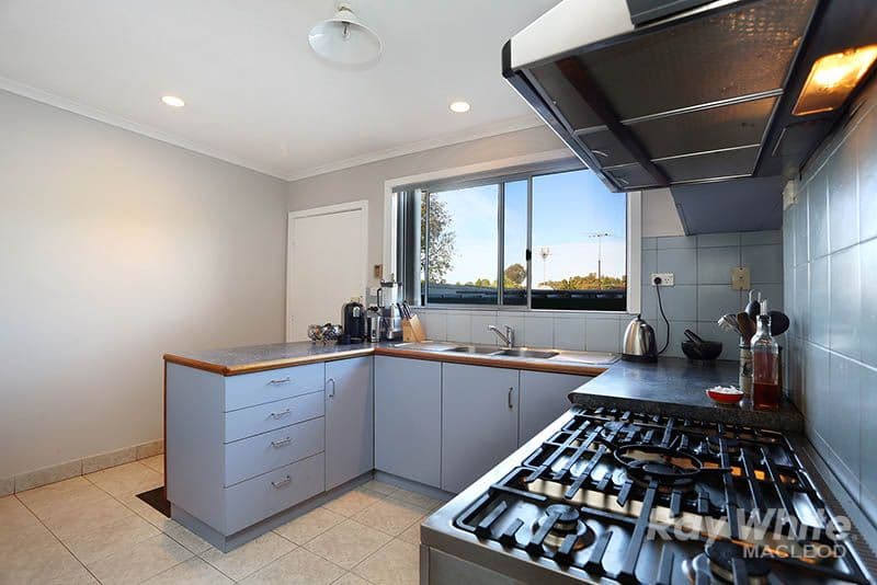 6 Myddleton Drive, VIEWBANK VIC 3084, Viewbank - Thumbnail 3
