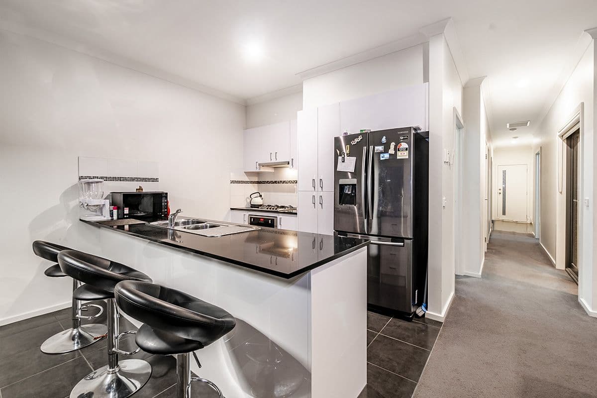 8 Kavanagh Lane, Clyde North VIC 3978, Clyde North - Thumbnail 4