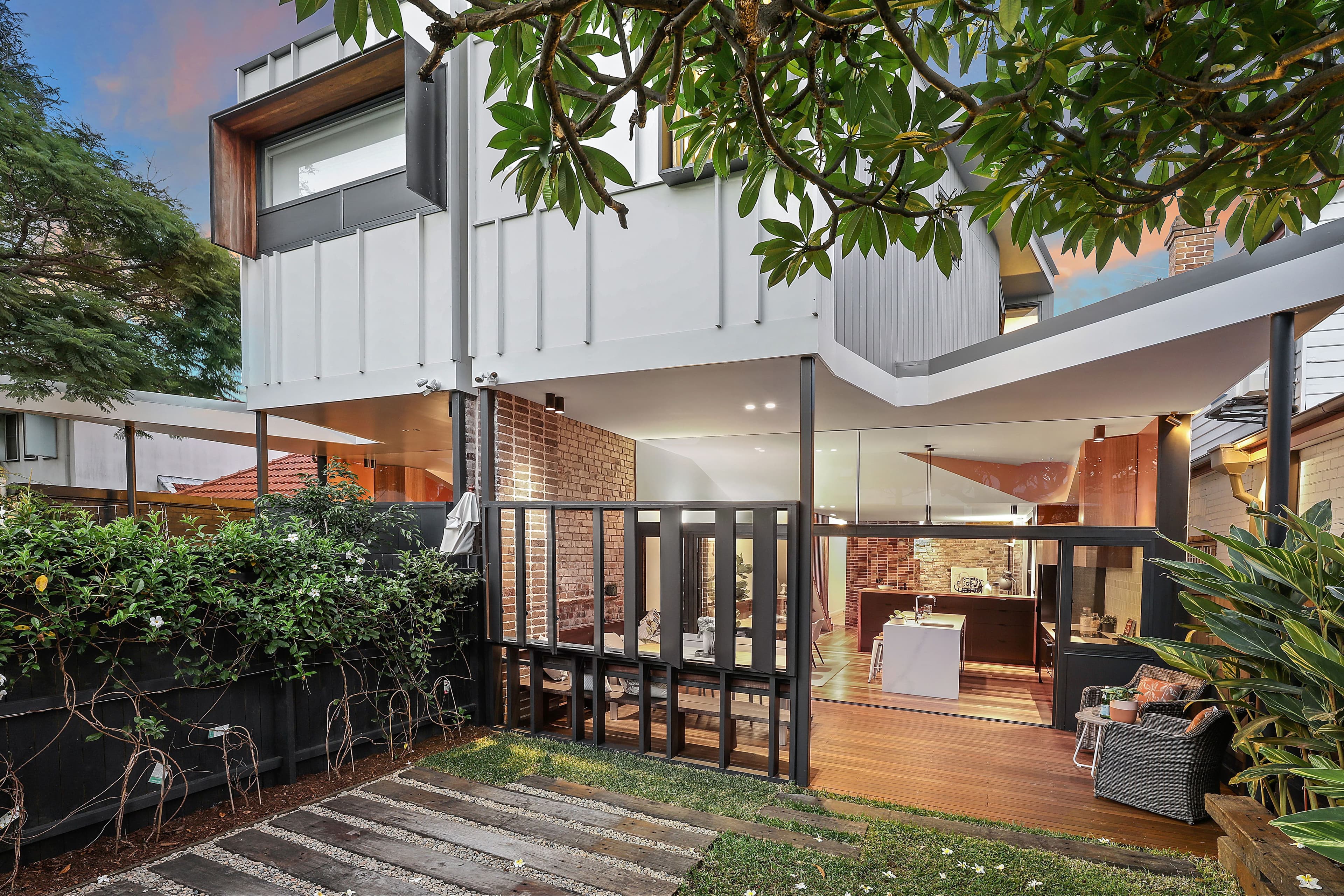 21 Roberts Street, Camperdown - Thumbnail 2