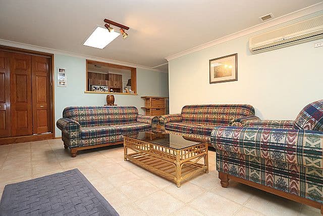 11 Pollock Street, GEORGES HALL NSW 2198, Georges Hall - Thumbnail 5