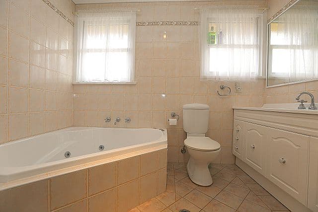 11 Pollock Street, GEORGES HALL NSW 2198, Georges Hall - Thumbnail 8