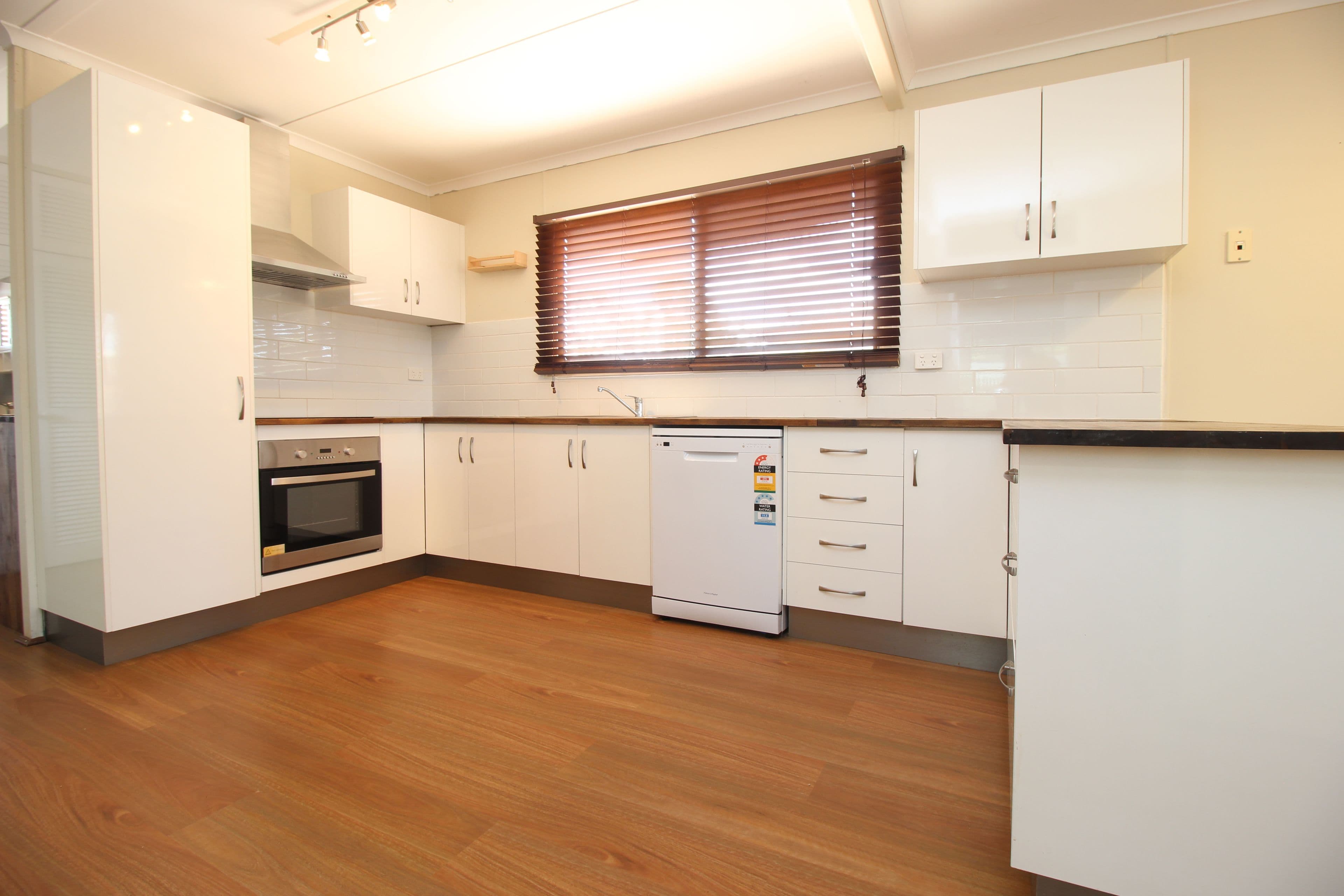 11 Retro Street, Capella QLD 4723, Capella - Thumbnail 3