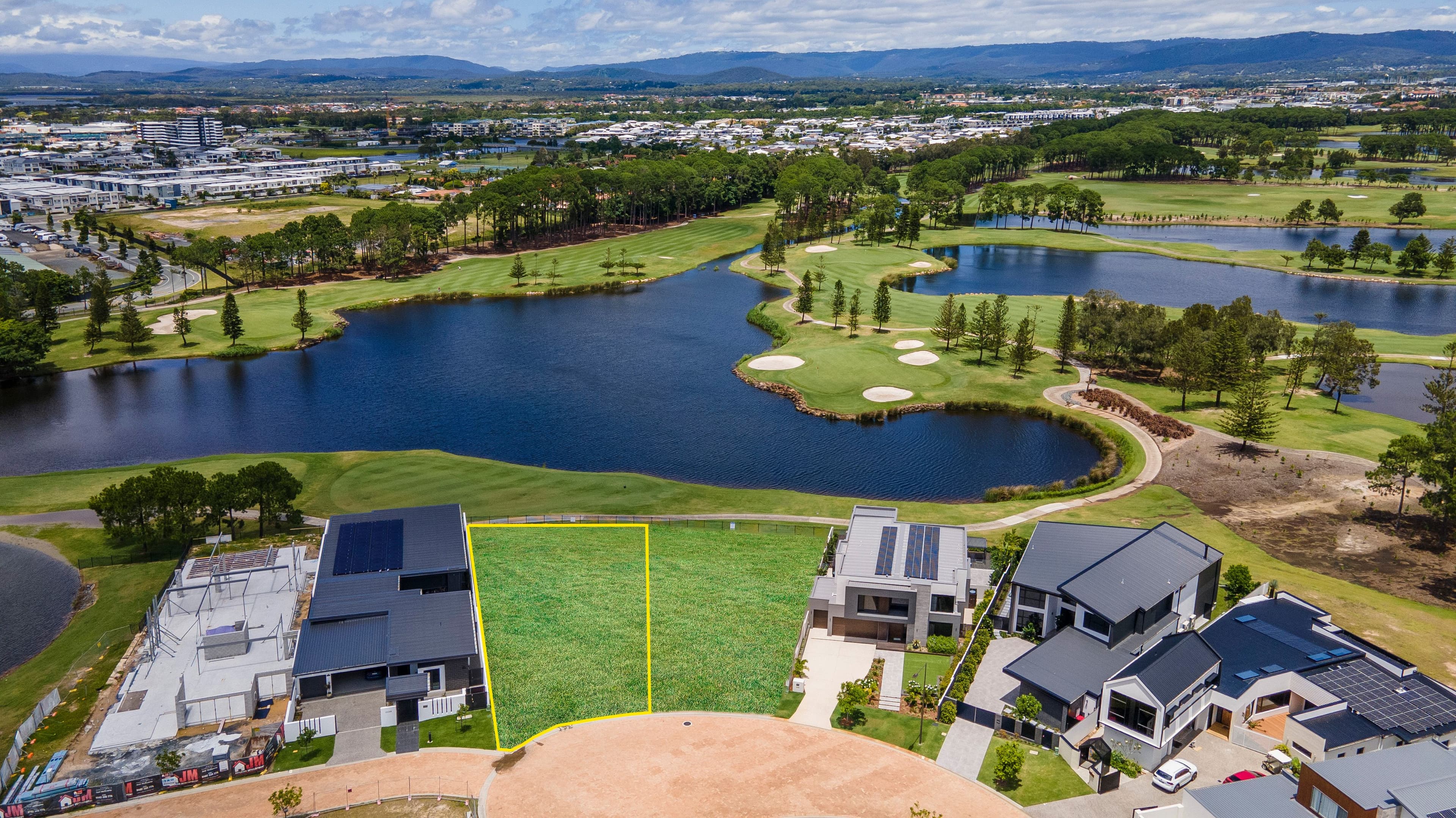 1837 Pinehurst Drive, Sanctuary Cove QLD 4212, Sanctuary Cove - Thumbnail 2