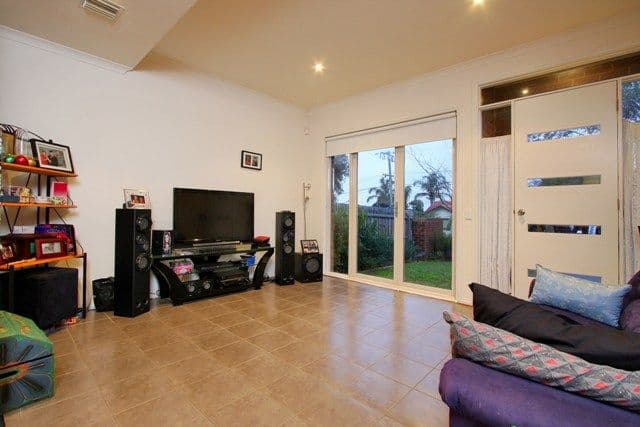 131 Henty Street, RESERVOIR VIC 3073, Reservoir - Thumbnail 4