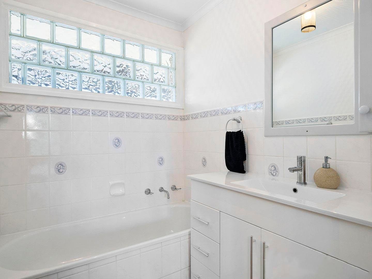 6 Robert Molyneux Avenue, Endeavour Hills VIC 3802, Endeavour Hills - Thumbnail 7