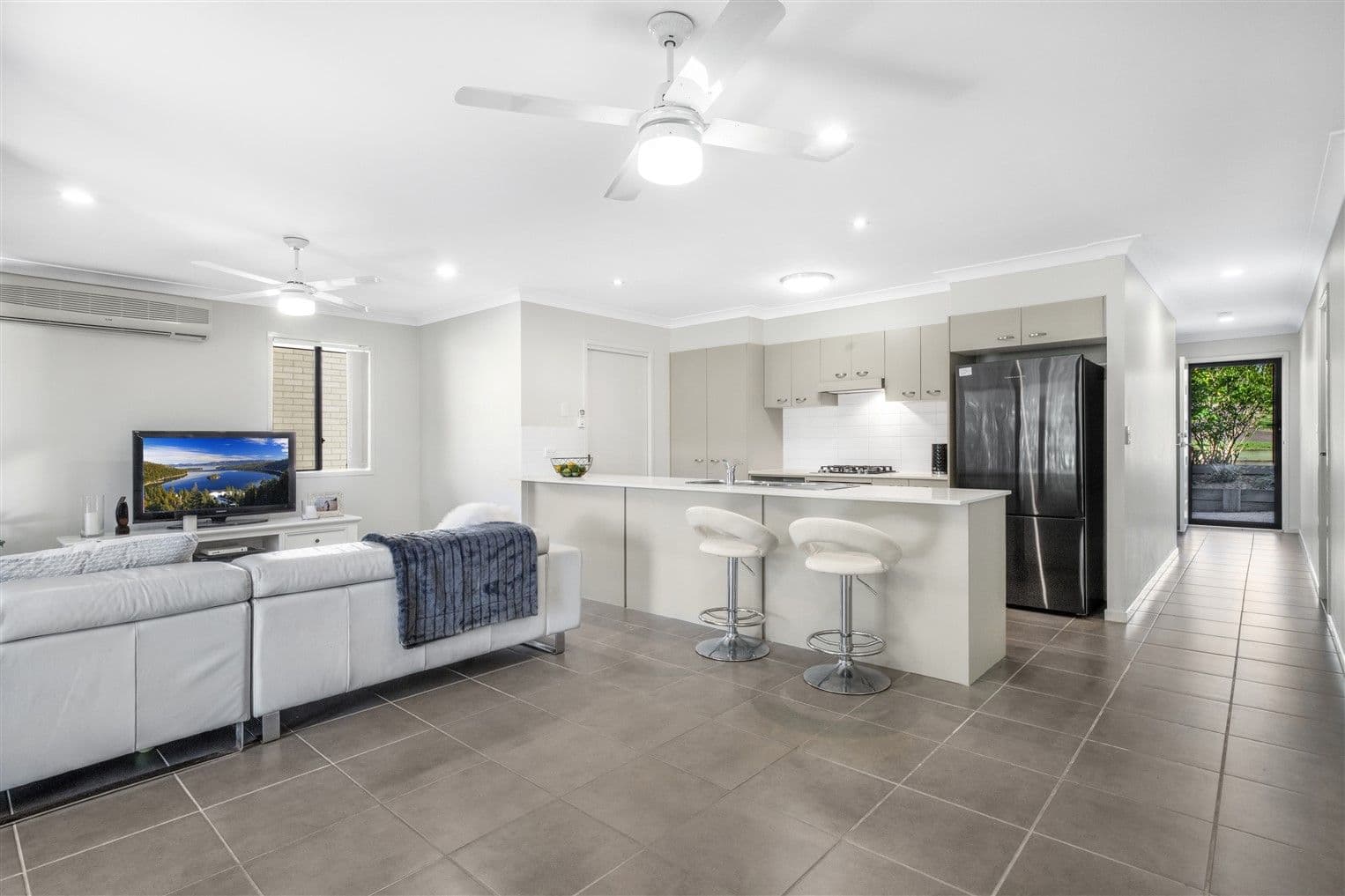21 Hillside Circuit, Chermside West QLD 4032, Chermside West - Thumbnail 3