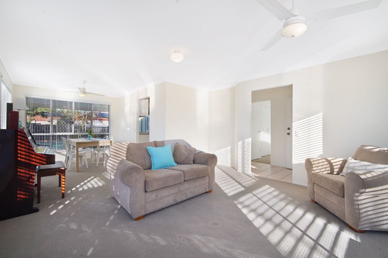 2 Ilminster Crescent, Mudgeeraba QLD 4213, Mudgeeraba - Thumbnail 2