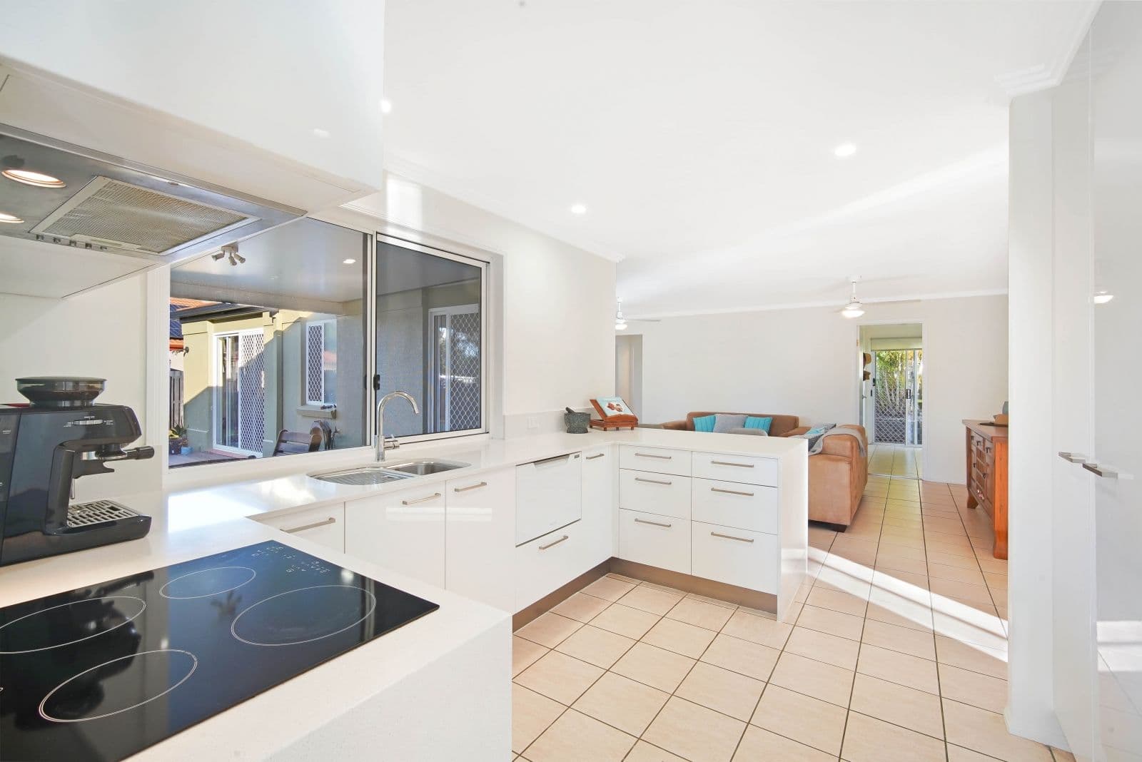2 Ilminster Crescent, Mudgeeraba QLD 4213, Mudgeeraba - Thumbnail 5