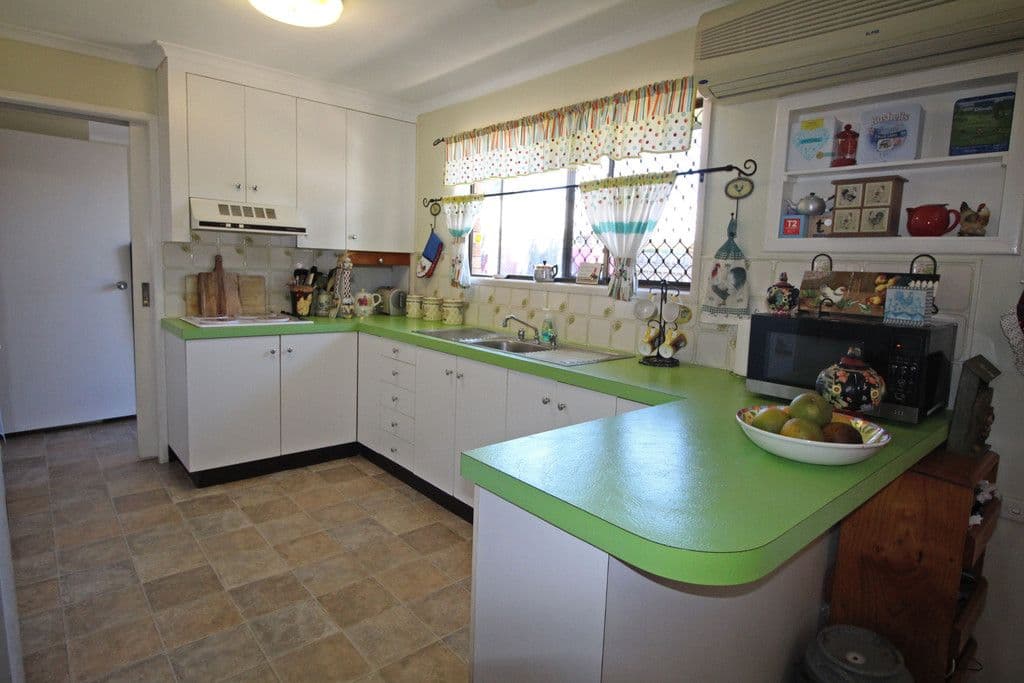 12 Michael Avenue, Sarina QLD 4737, Sarina - Thumbnail 3