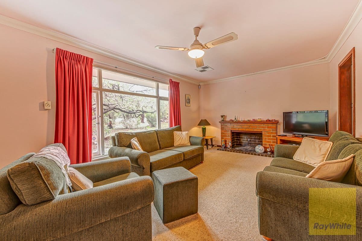 70 Gladys Road, Lesmurdie WA 6076, Lesmurdie - Thumbnail 4