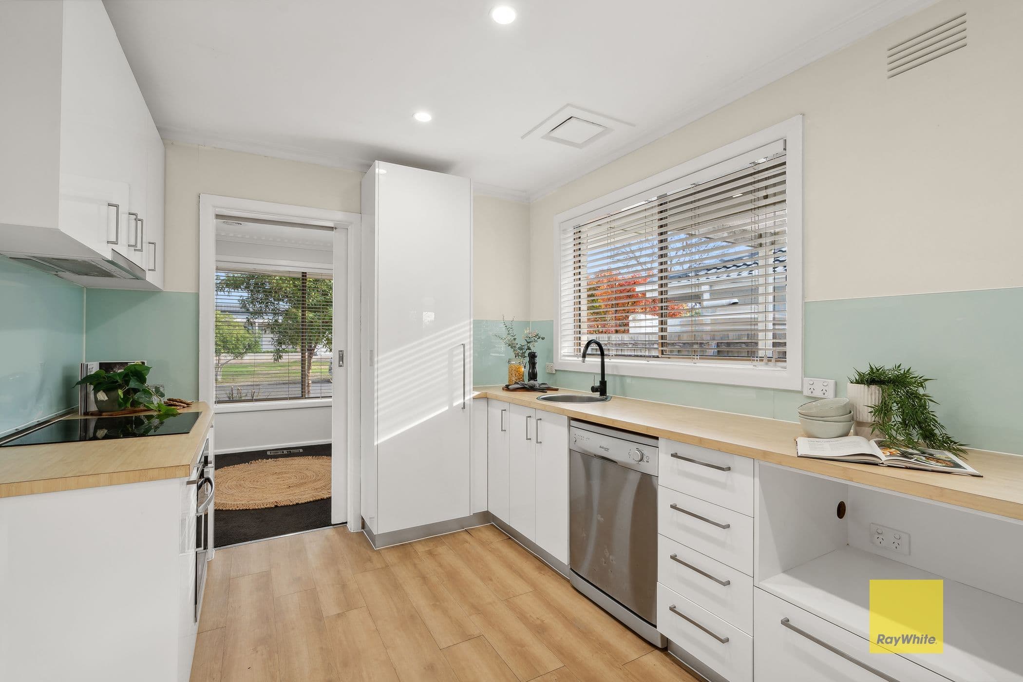 4 Madigan Court, Highton VIC 3216, Highton - Thumbnail 2