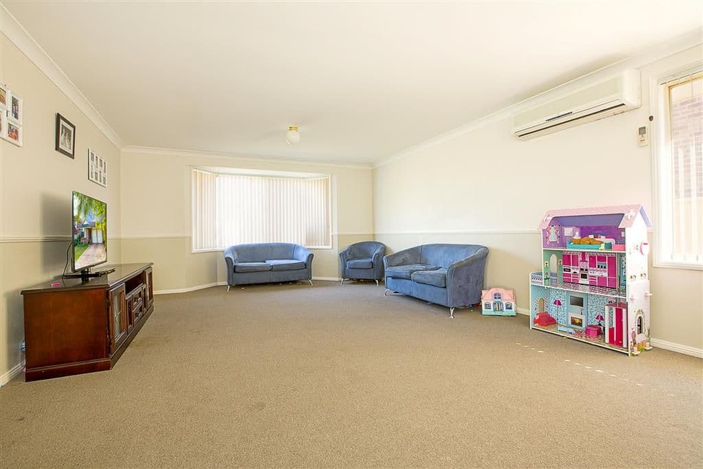 125 The Lakes Drive, Glenmore Park NSW 2745, Glenmore Park - Thumbnail 2