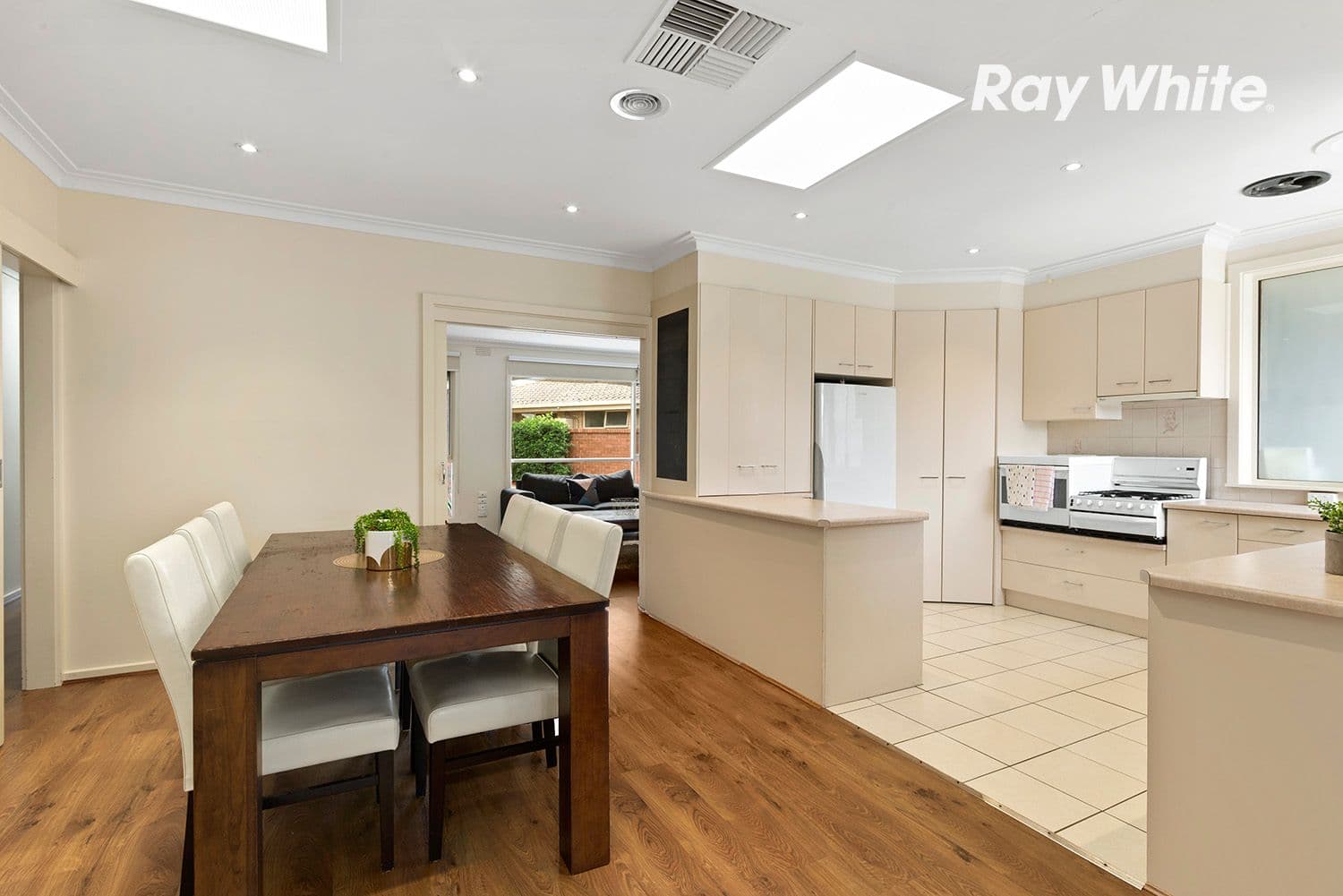 5 Chivers Court, Dingley Village VIC 3172, Dingley Village - Thumbnail 4