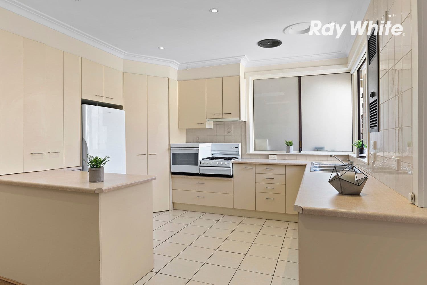 5 Chivers Court, Dingley Village VIC 3172, Dingley Village - Thumbnail 5