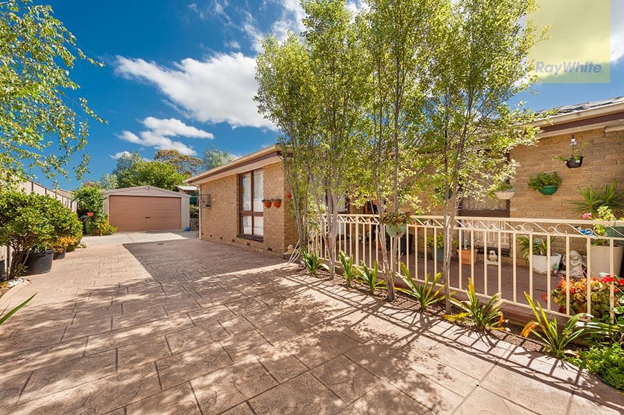 11 Milburn Place, Craigieburn VIC 3064, Craigieburn - Thumbnail 2