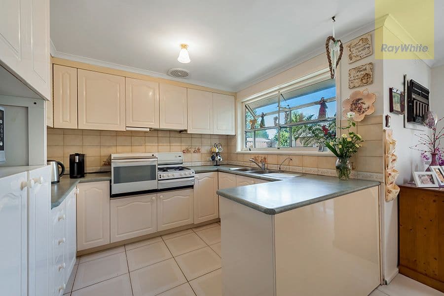 11 Milburn Place, Craigieburn VIC 3064, Craigieburn - Thumbnail 5