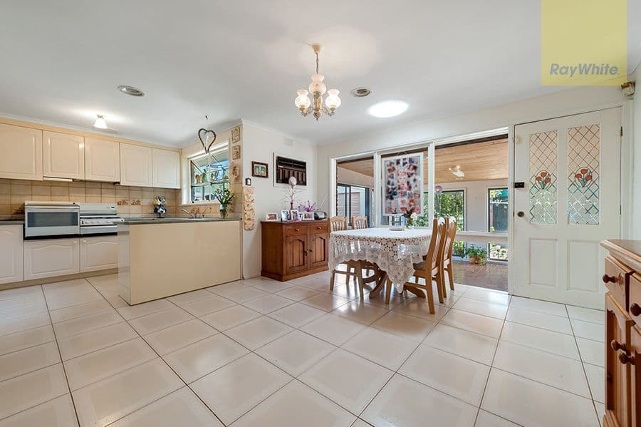 11 Milburn Place, Craigieburn VIC 3064, Craigieburn - Thumbnail 6