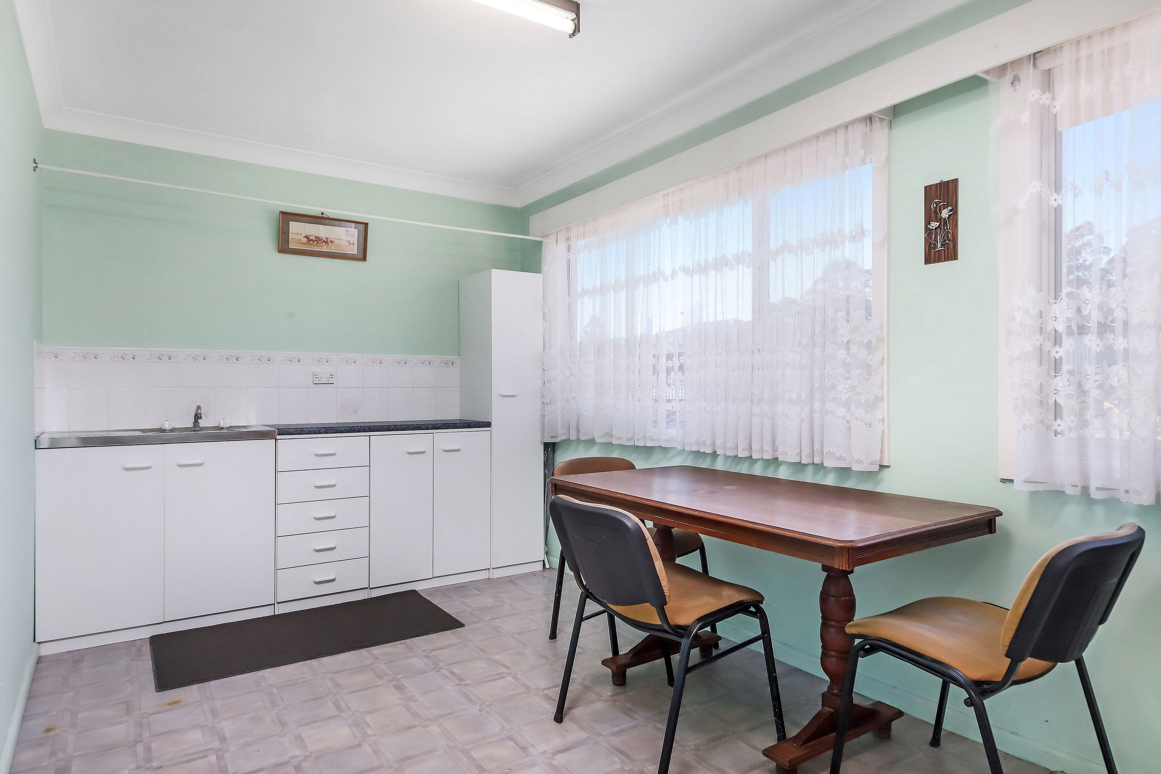 18 Larien Crescent, Birrong - Thumbnail 3