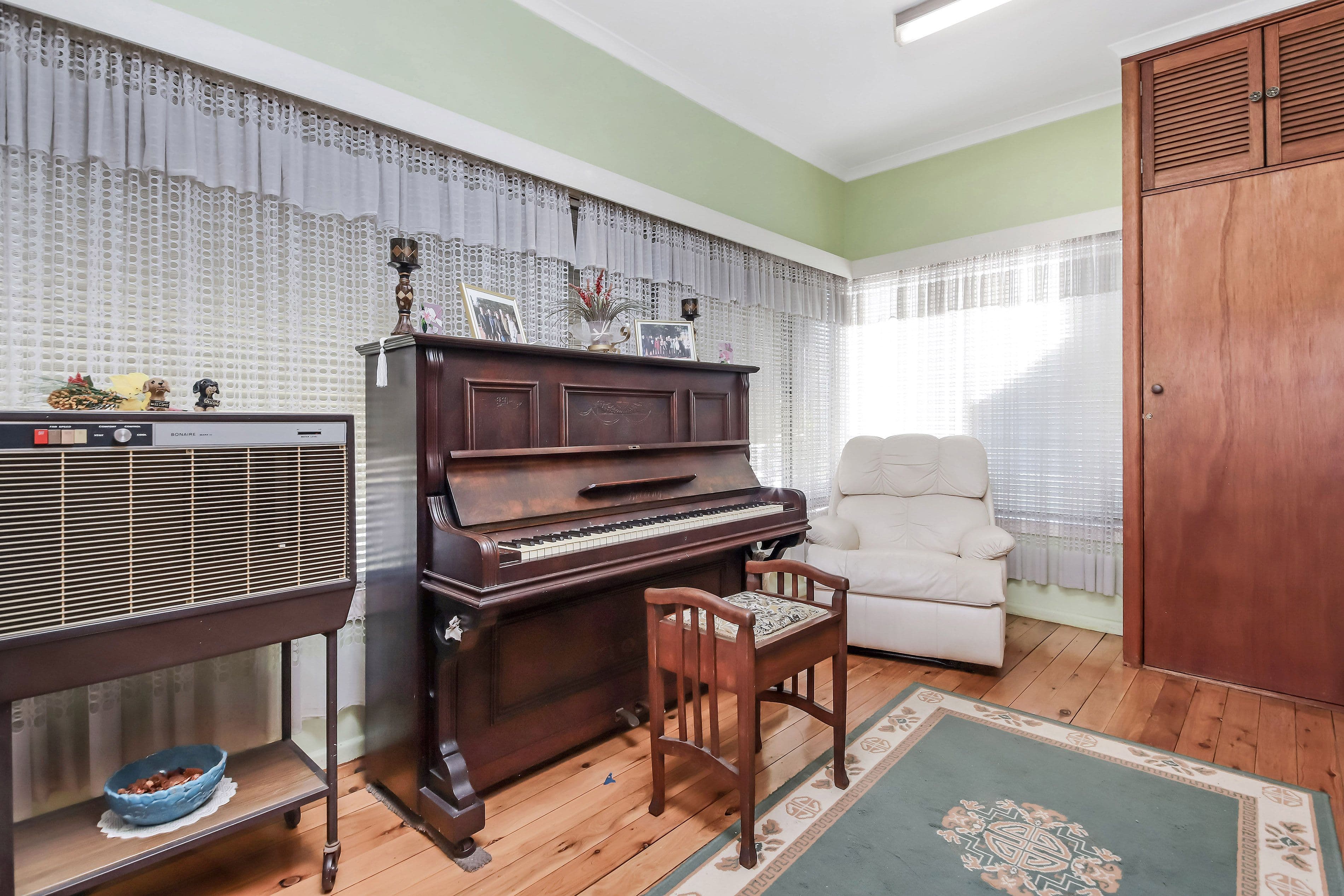 18 Larien Crescent, Birrong - Thumbnail 5